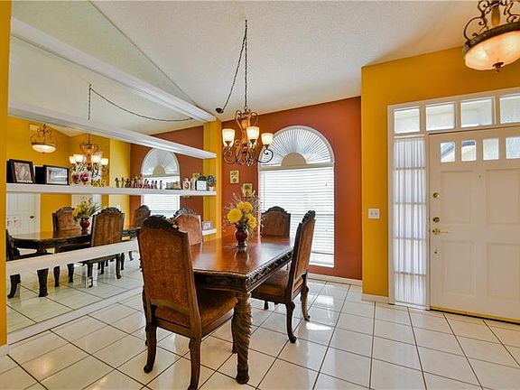 5th image of 1004 McCall Ct