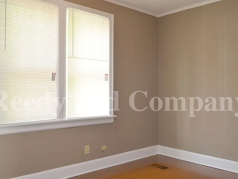 First Month Free; Adorable Duplex In Crosstown Area! — Photo 7