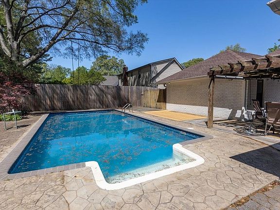 3rd image of 7927 Woodleaf Dr
