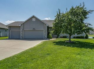 2325 N Sandplum Ct, Wichita, KS 67205