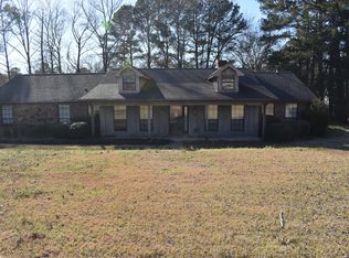 135 Cedar Ln, Tupelo, MS 38801