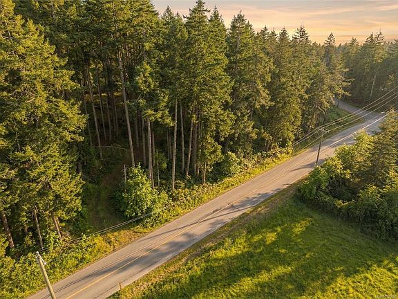 4th image of 2976 South Rd