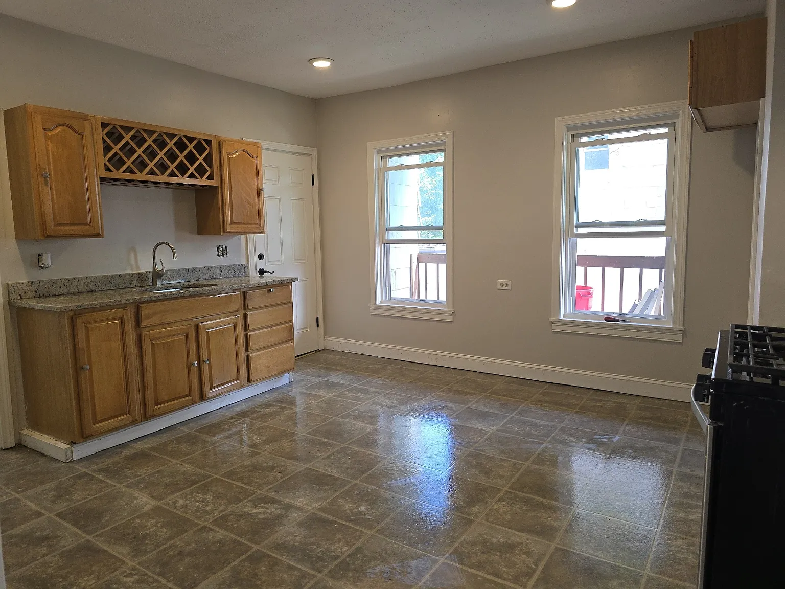 3 bed, $2,000 — Photo 1