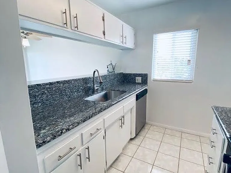 1957 Frank St / 2519 Virginia Ave — Photo 44
