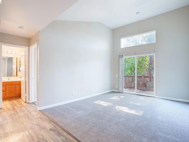 2005 San Jose Dr #211 — Photo 32