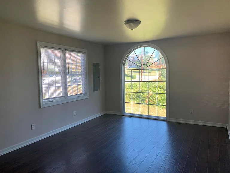 2219 Poplar St — Photo 10