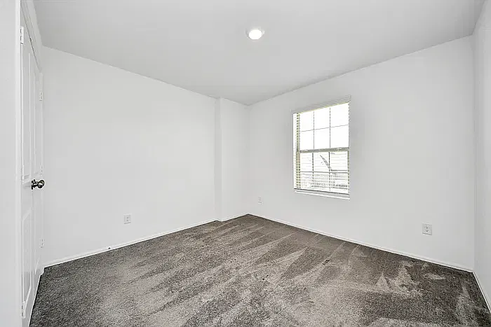 4 bed, 2252 sqft, $2,350 — Photo 2