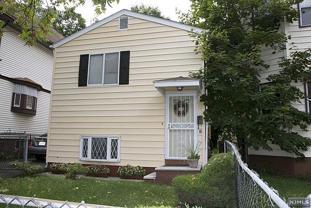 1st image of 129 Washington St