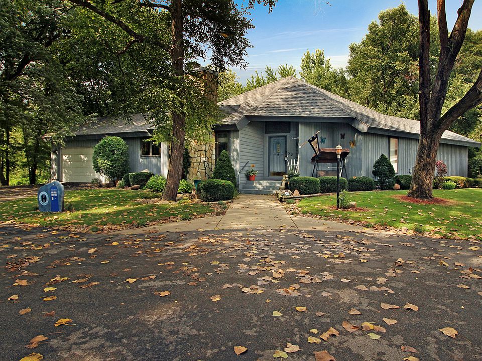 1st image of 32 Birchwood Ln