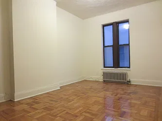 Rented by Robyn Lee, LREB