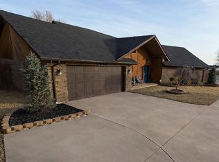 2603 Springhill Rd, Clinton, OK 73601