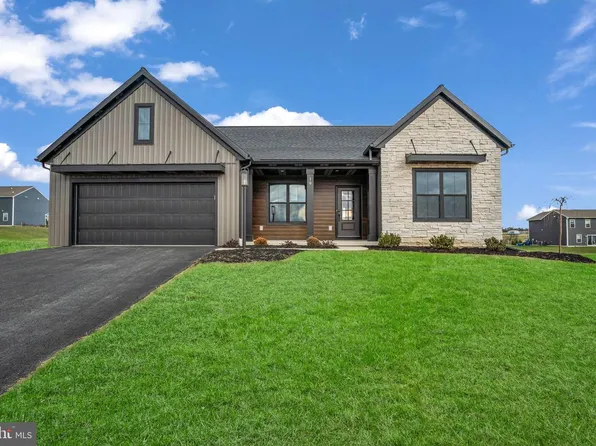 10 Family Dr, Carlisle, PA 17015