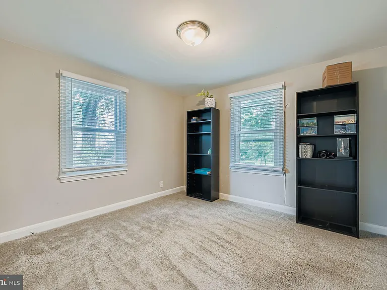 515 Taney Ave — Photo 12