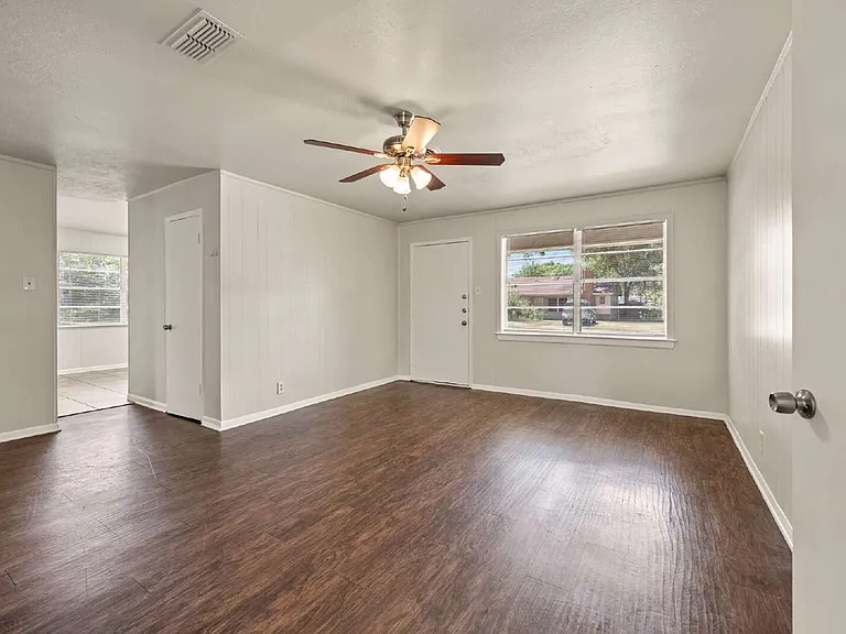 5213 Santa Rosa Dr — Photo 7