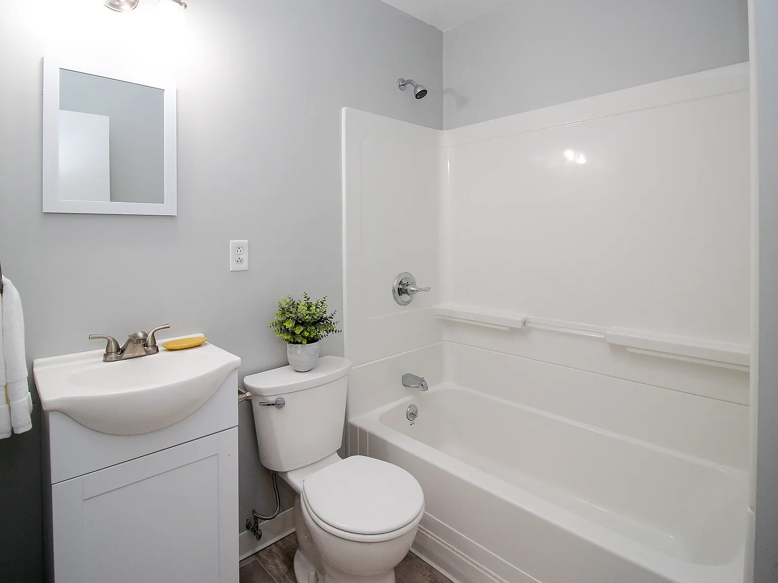 99 Tompkins St — Photo 4