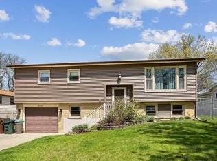 5724 Merlin Ct, Oak Forest, IL 60452