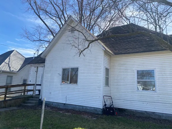 225 W Cedar St, Sumner, IL 62466