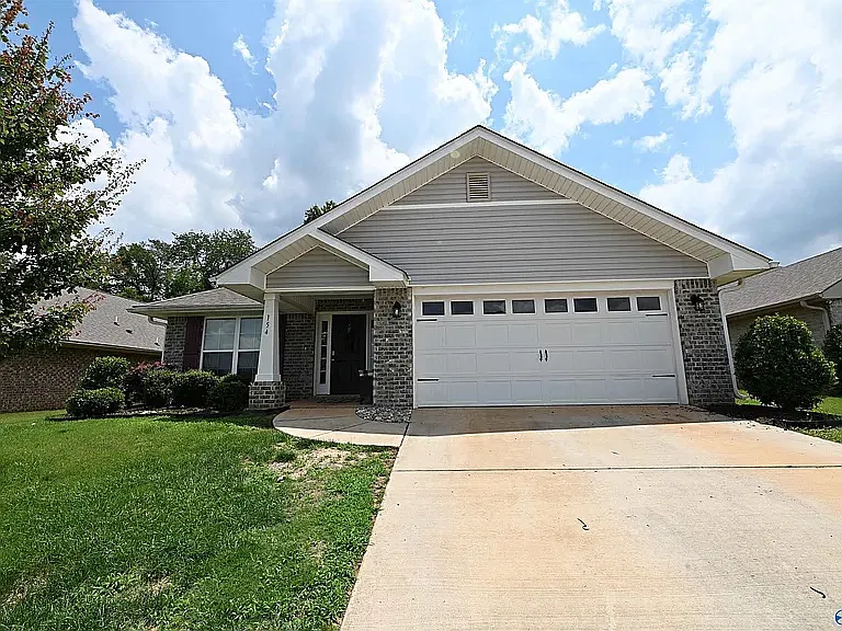 4 bed, 2024 sqft, $2,350 — Photo 1