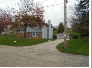 426 Lookout Dr, Pewaukee, WI 53072