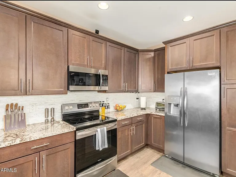 2315 E Pinchot Ave — Photo 25