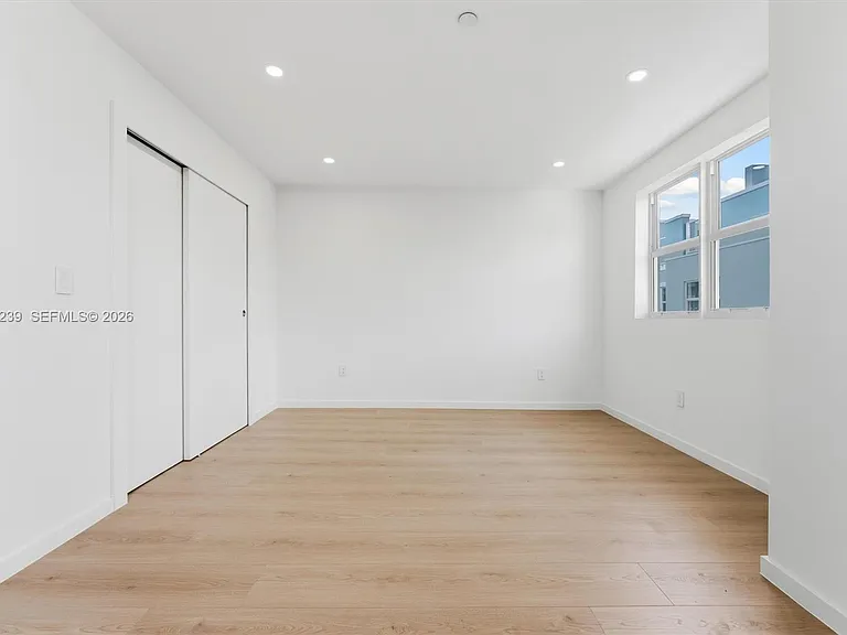 824 SE 12th Ct #840 — Photo 16