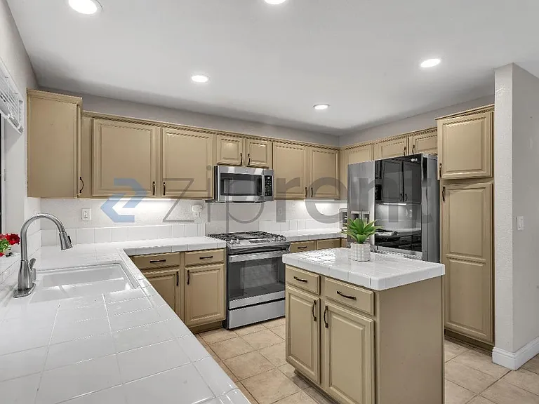 1240 Litchfield Ave — Photo 7