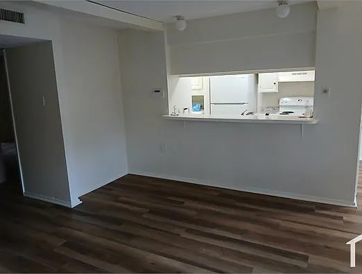 3 bed, 1400 sqft, $1,800 — Photo 2