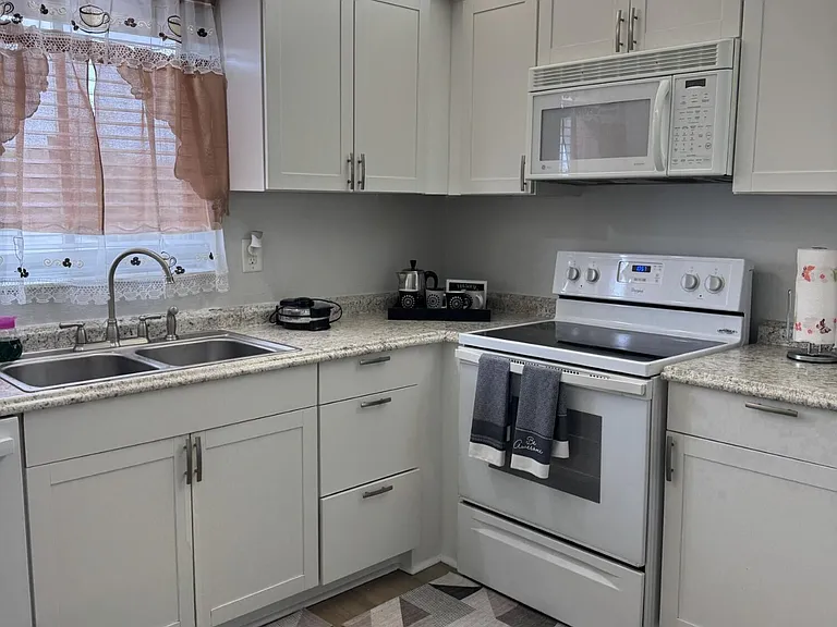 1310 NE 14th Ct #K19 — Photo 8