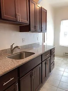 Building Photo - 2709 Ivy Dr #4