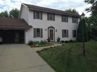 116 Bending Brae Ct, Pewaukee, WI 53072