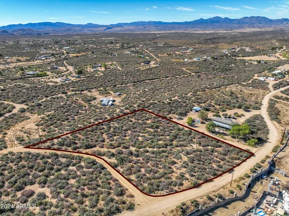 7990 S BRISTOL Boulevard #127, Wilhoit, AZ 86332