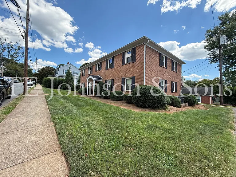 Modern 2 Bedroom Apartment with Water Included on Forsyth St — Photo 5