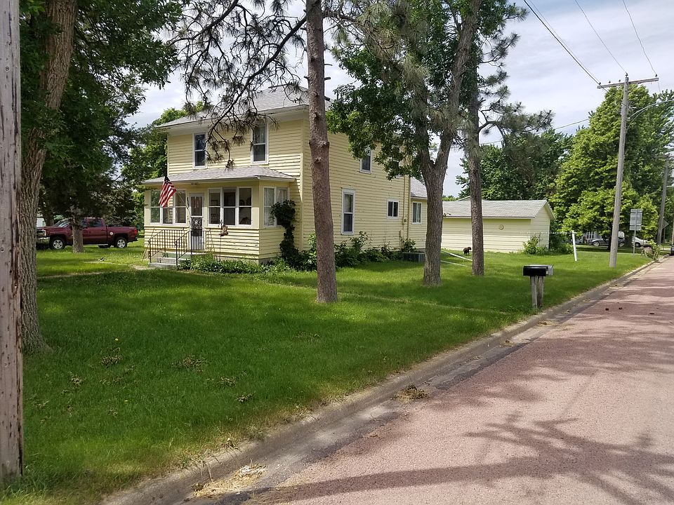 209 N Section Line St, Howard, SD 57349 | Zillow