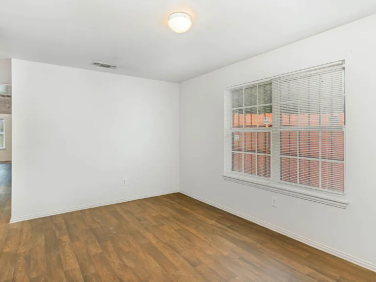 2907 La Salle St — Photo 19