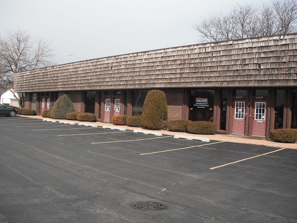 1st image of 16557 Oak Park Ave