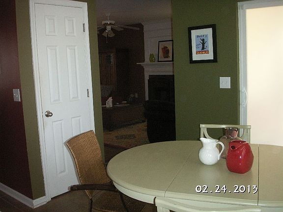 Breakfast area in kitchen