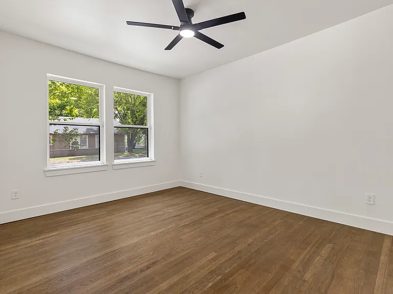 422 S Montreal Ave — Photo 22