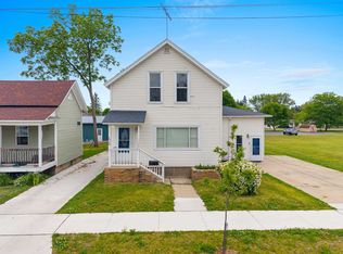 2528 Taylor St, Marinette, WI 54143