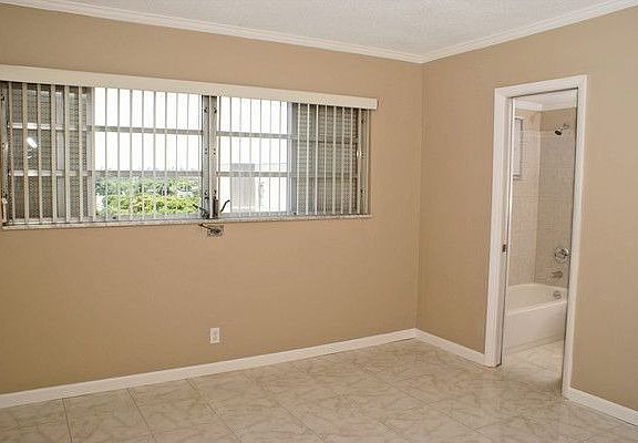 Master Bedroom - Light, Bright, with Blinds and Rolladen Shutters