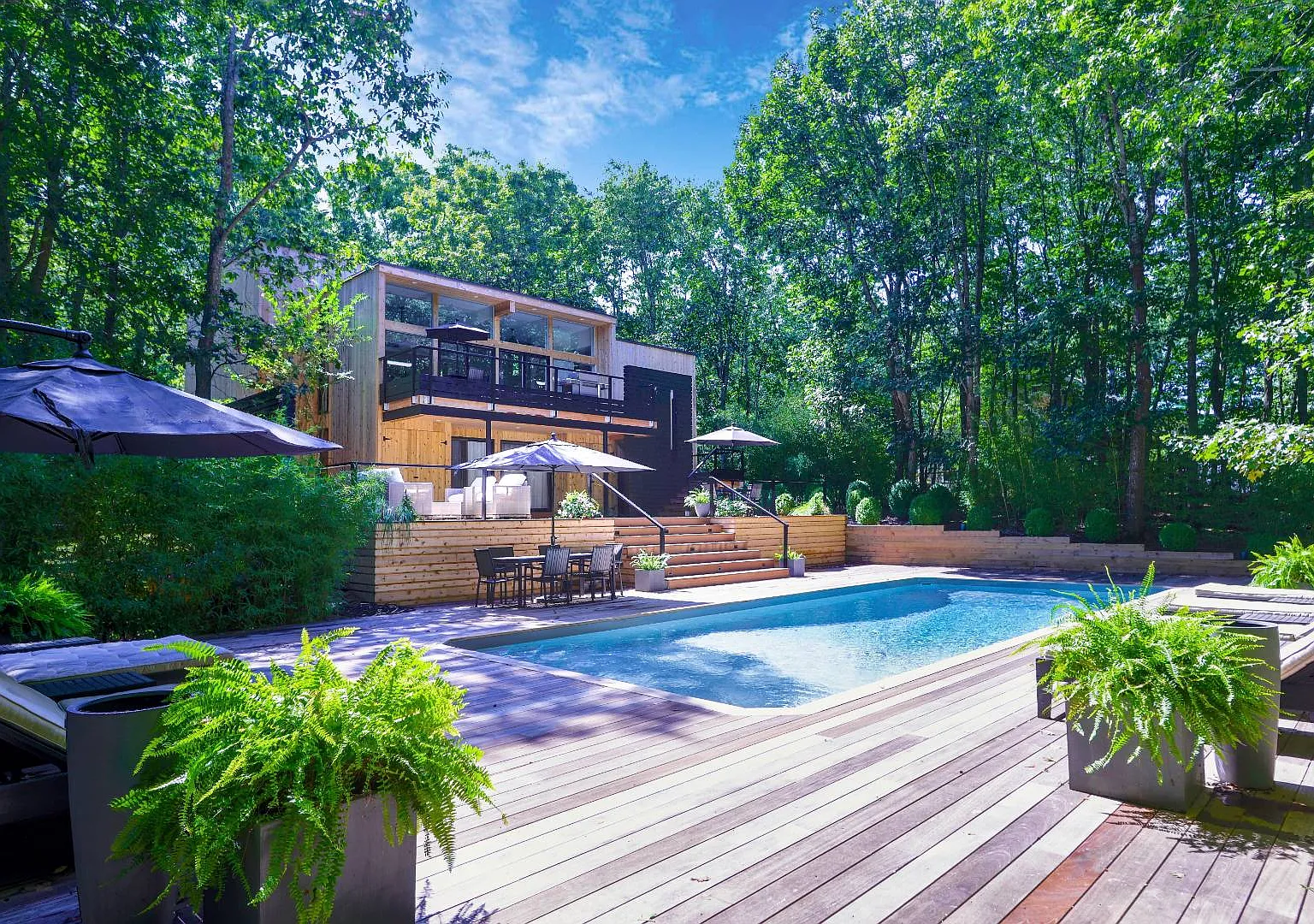 Modern Design Masterpiece - 3 Bedroom Gem with Pool — Photo 1