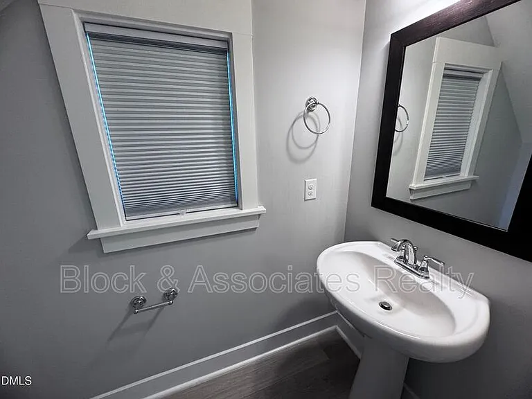 440 Douglas Falls Dr — Photo 8