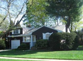 14 Newmarket Rd, Syosset, NY 11791