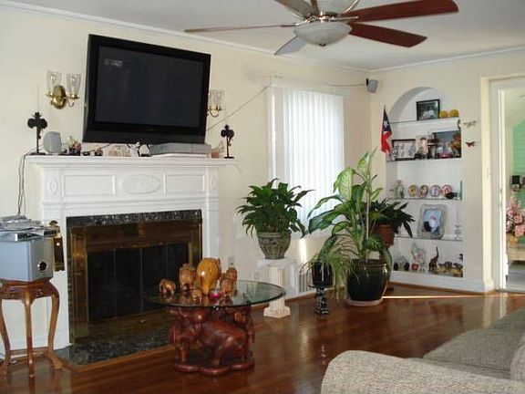Living Room pic 2
