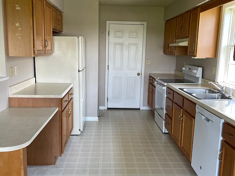 2302 N Prairie St — Photo 5