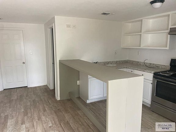 5th image of 834 E St