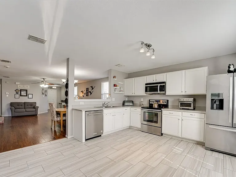 605 Cottondale Ln — Photo 7