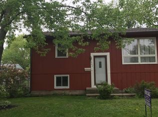 607 Westwind Dr, Carpentersville, IL