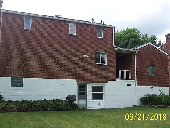 4th image of 2219 Hemlock Dr