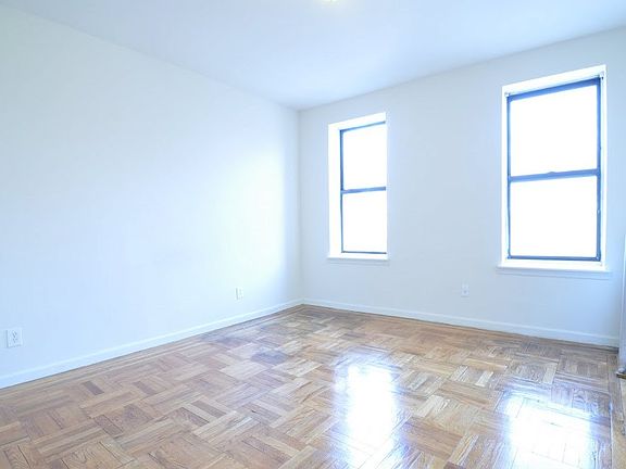 2nd image of 3260 Bainbridge Ave #14