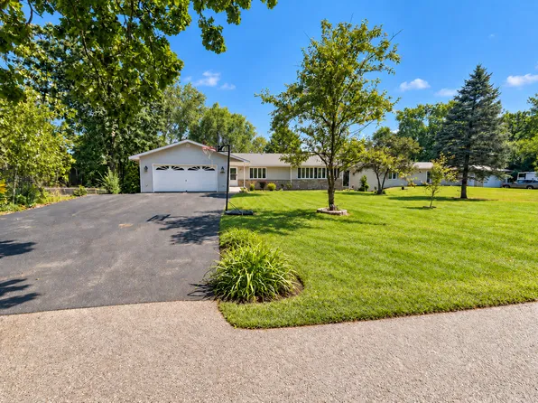 3118 Edgewood Dr, Wonder Lake, IL 60097